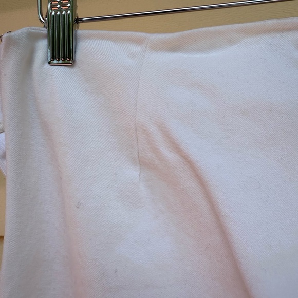 Neiman Marcus White Elegant, Stretchy Capri, side zipper, size 2 - Picture 8 of 8